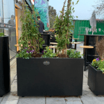 URBANR RETRO GARDEN תמונות אתר מיכלי מתכת שהופכים לאדניות מטריפות מלבן ברזל מגולוון צבוע אלקטרוסטטי (1)